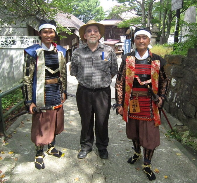 Me with samurai reenactors, 29 August 2010.